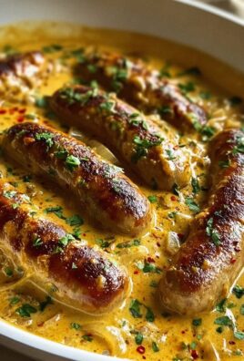 Herzhafte Hähnchenbratwurst in Zwiebel Curry Sahnesauce genießen