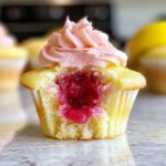 Himbeer-Zitronen-Muffins mit cremigem Topping