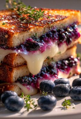 Knuspriger Blaubeer Grilled Cheese: Süß-salzige Gaumenfreude