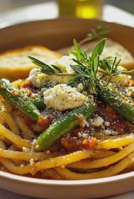 Pasta mit grünem Spargel Feta in Tomatensauce