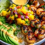 Shrimp-Avocado-Bowls mit Mango-Salsa und Limetten-Chili-Sauce