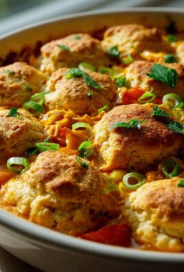Würziger Buffalo Chicken Cobbler: Ranch-Keks-Kruste Traum